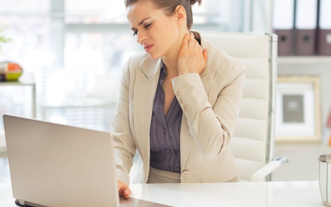 The 5 hot tips that almost everyone suffering with Neck Pain needs to know!